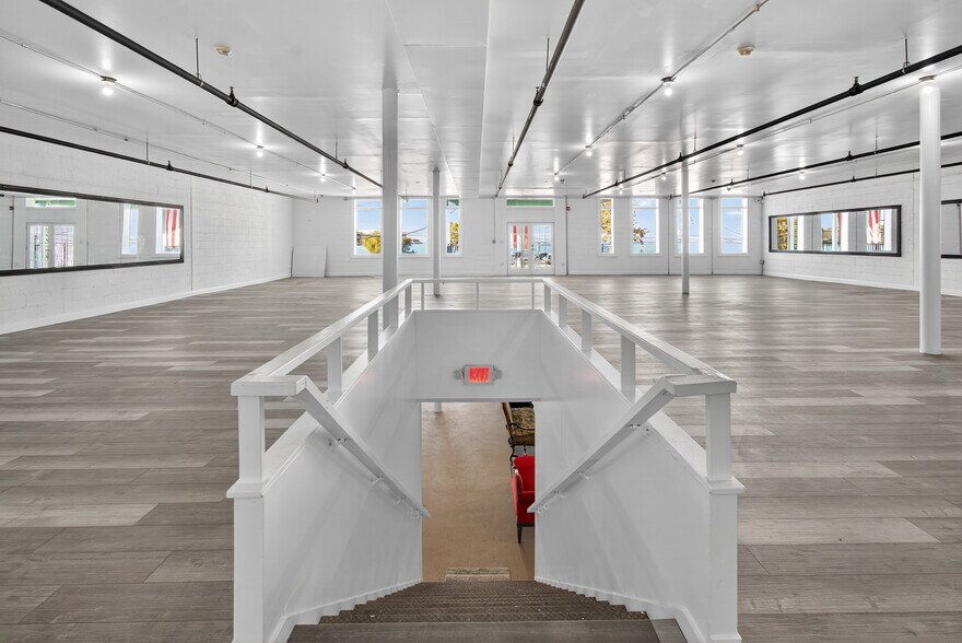 More Photos Of 17 W Front St, Keyport General Retail For Lease