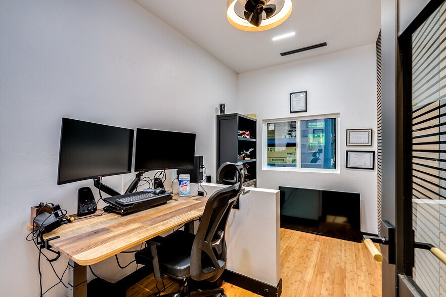 More Photos Of 1140 N Rosemont Blvd, Tucson Research And Development For Sale