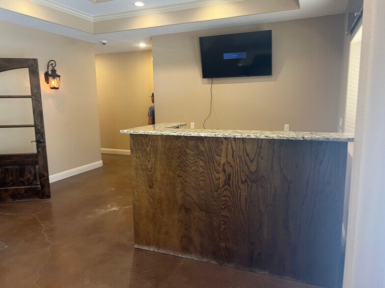 More Photos Of 6413 N State Highway 349, Midland Warehouse For Lease