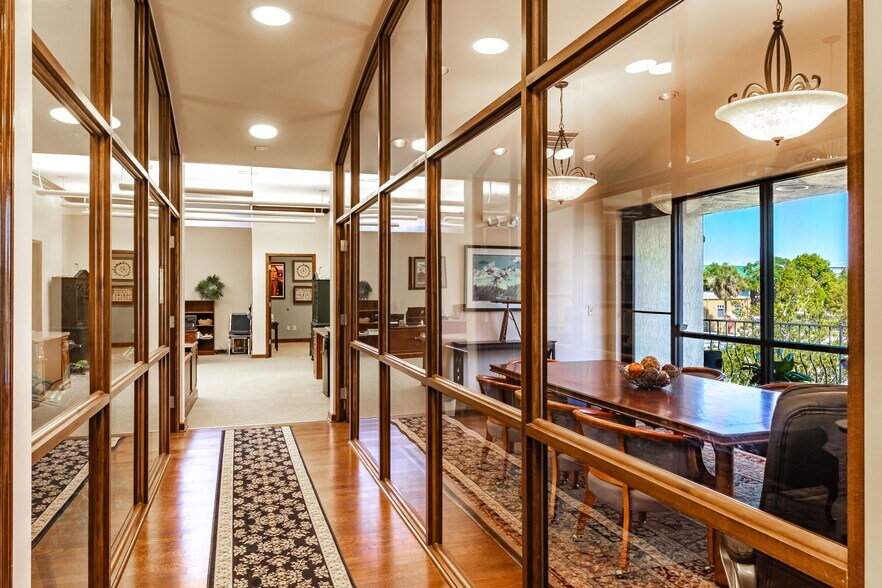 More Photos Of 825 E Main St, Lakeland Office For Sale