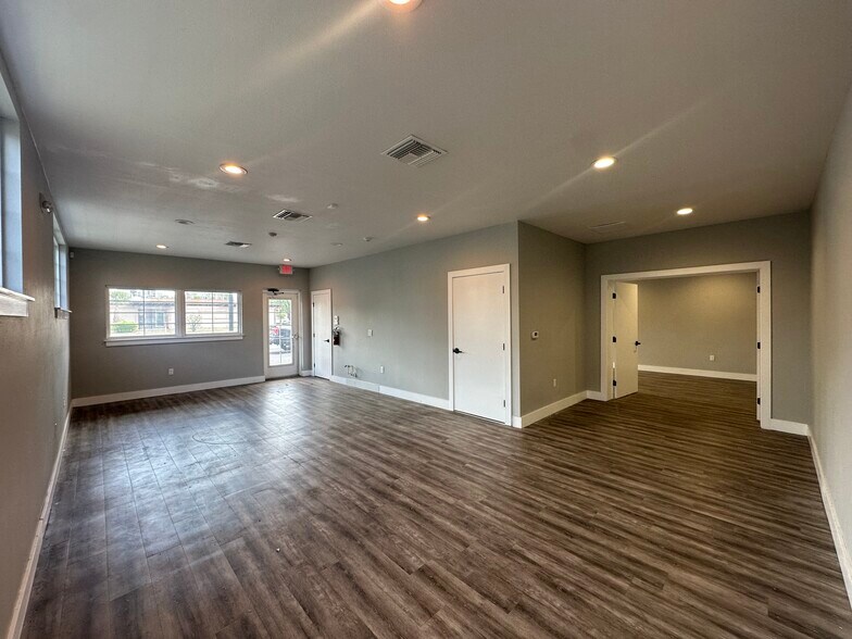 More Photos Of 900 S French Ave, Sanford Storefront Retail Office For Lease