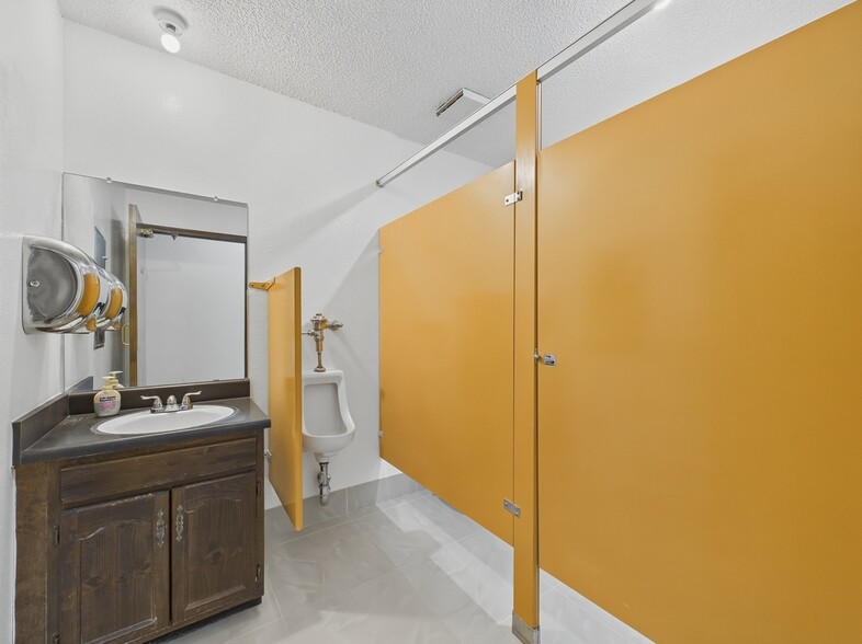 More Photos Of 4219 S Broadway, Englewood Medical For Sale