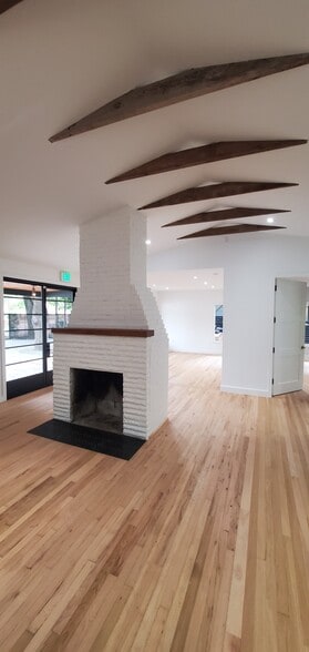 More Photos Of 1405 E 38th 1/2 St, Austin Office For Lease