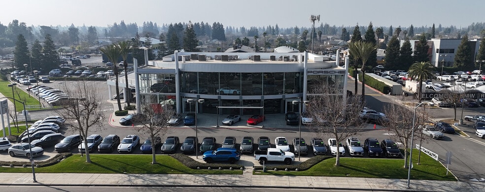 Primary Photo Of 7121 N Palm Ave, Fresno Auto Dealership For Lease