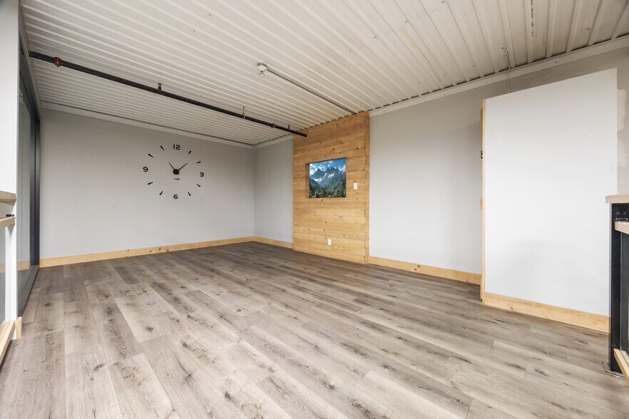 More Photos Of 1350 Boul Lionel-Boulet, Varennes Warehouse For Lease