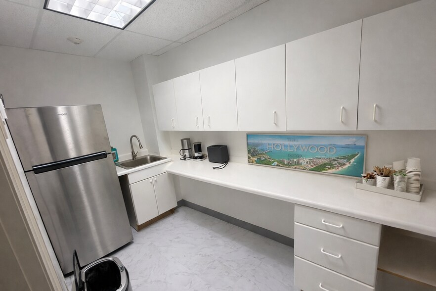 More Photos Of 450 N Park Rd, Hollywood Office Residential For Lease