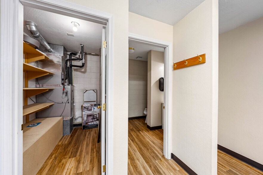More Photos Of 735 SE 7th St, Grants Pass Office For Sale