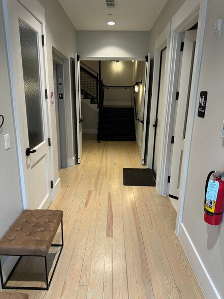 More Photos Of 161 Summit Ave, Southlake Office Residential For Lease