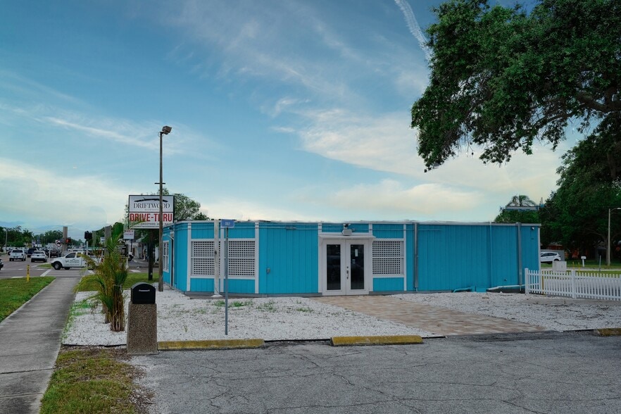 More Photos Of 5804 54th Ave N, Kenneth City Restaurant For Lease