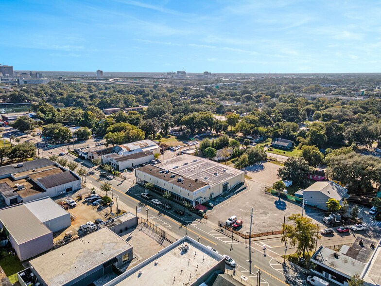 More Photos Of 1016 W Church St, Orlando Showroom For Lease