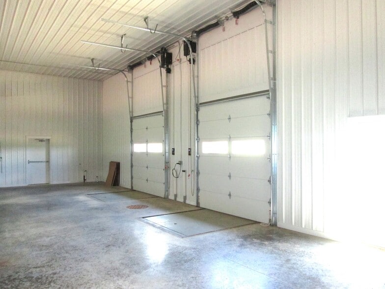 More Photos Of 10 Opportunity Dr, Abbotsford Distribution For Lease