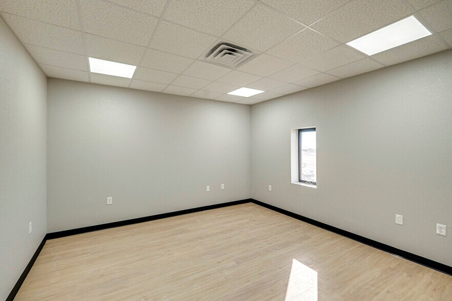 More Photos Of 16791 W Basin St, Odessa Warehouse For Sale