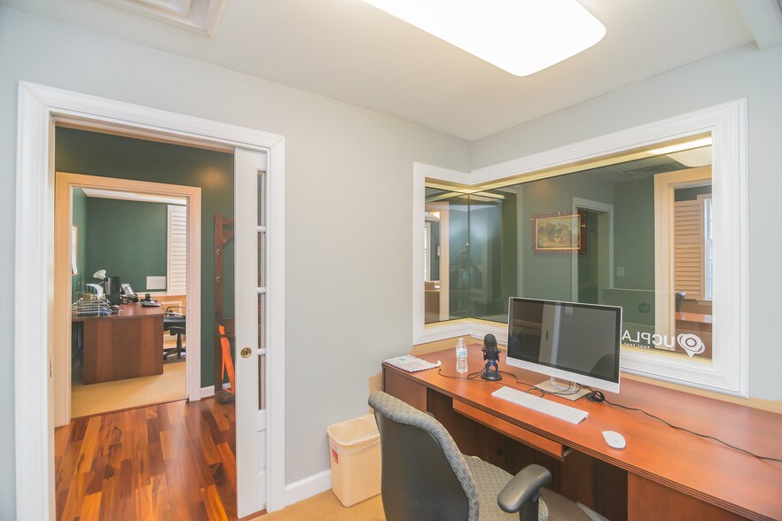 More Photos Of 410 Pine St SE, Vienna Office For Lease
