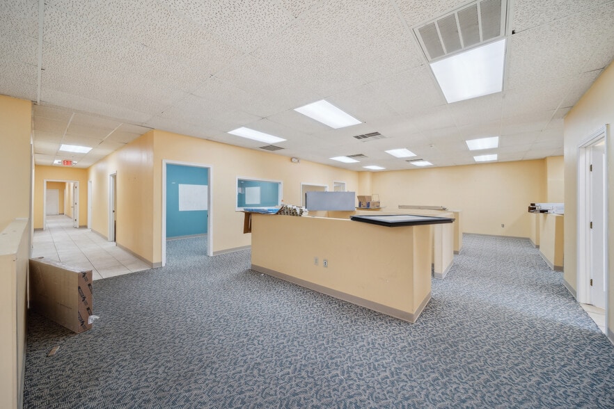 More Photos Of 710 S Adams St, Sapulpa Distribution For Sale