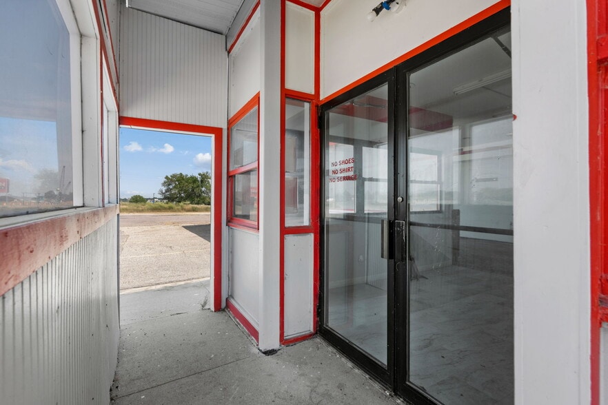More Photos Of 3401 W Oakland Ave, Austin Truck Stop For Sale