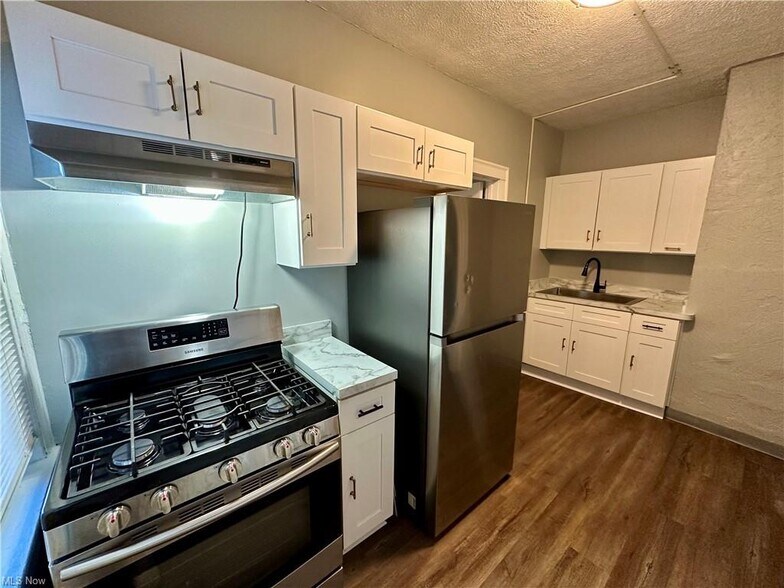 More Photos Of 17020 Madison Ave, Lakewood Flex For Sale