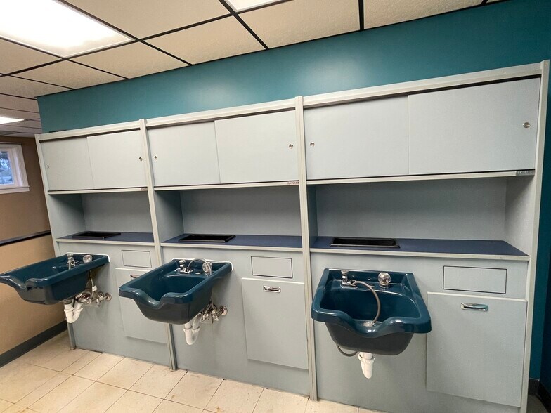 More Photos Of 1741 W Old Ridge Rd, Hobart Storefront Retail Office For Sale