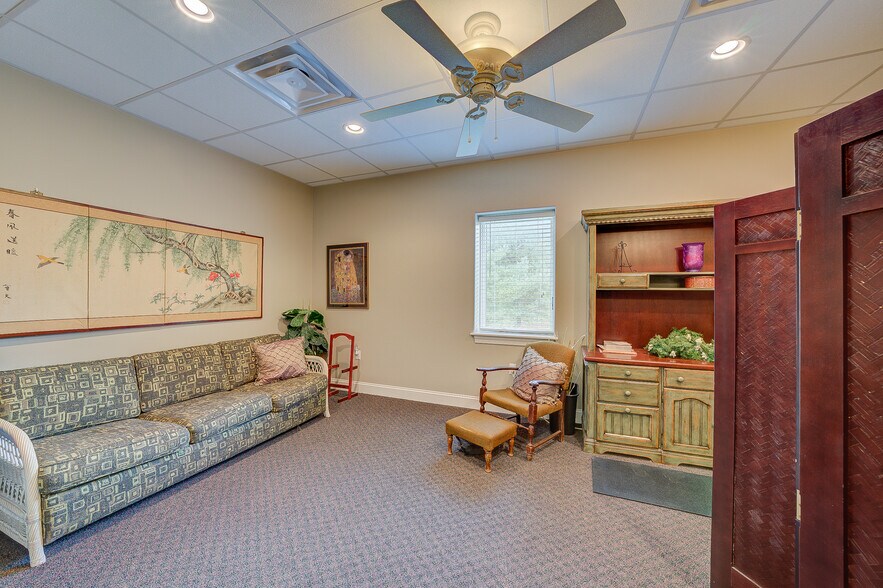 More Photos Of 1129 Thomas Jefferson Rd, Forest General Retail For Sale