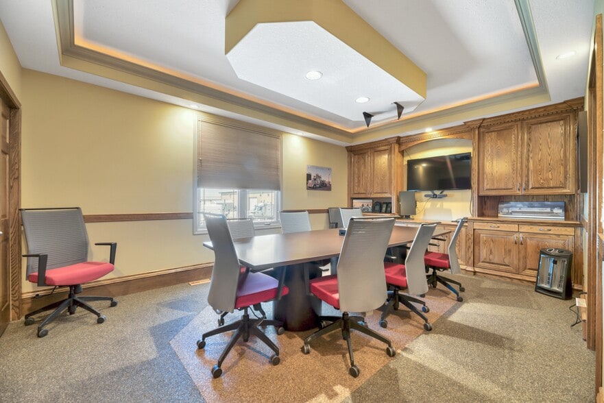 More Photos Of 118 Canal Gdns, Strathmore Light Distribution For Sale