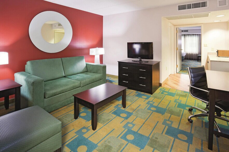 More Photos Of 5423 N Port Washington Rd, Glendale Hotel For Sale