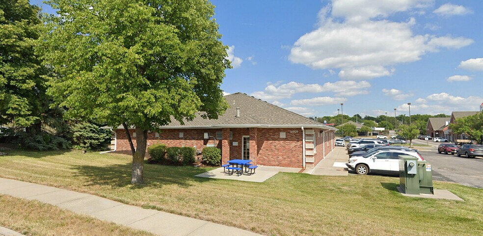 More Photos Of 16909 Q St, Omaha Medical For Sale