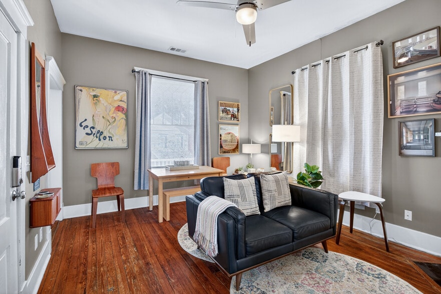 More Photos Of 11 E 41st St, Savannah Storefront Retail Residential For Sale