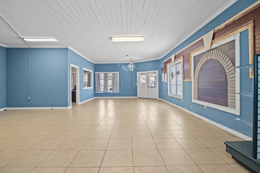 More Photos Of 815 N 3rd St, Lufkin Storefront Retail Office For Sale