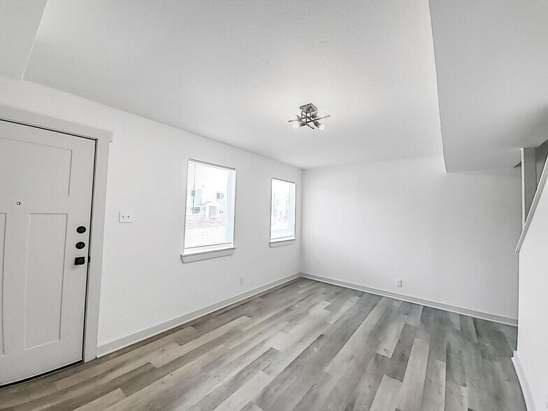 More Photos Of 2020 Cottonwood St, Beaumont Apartments For Sale