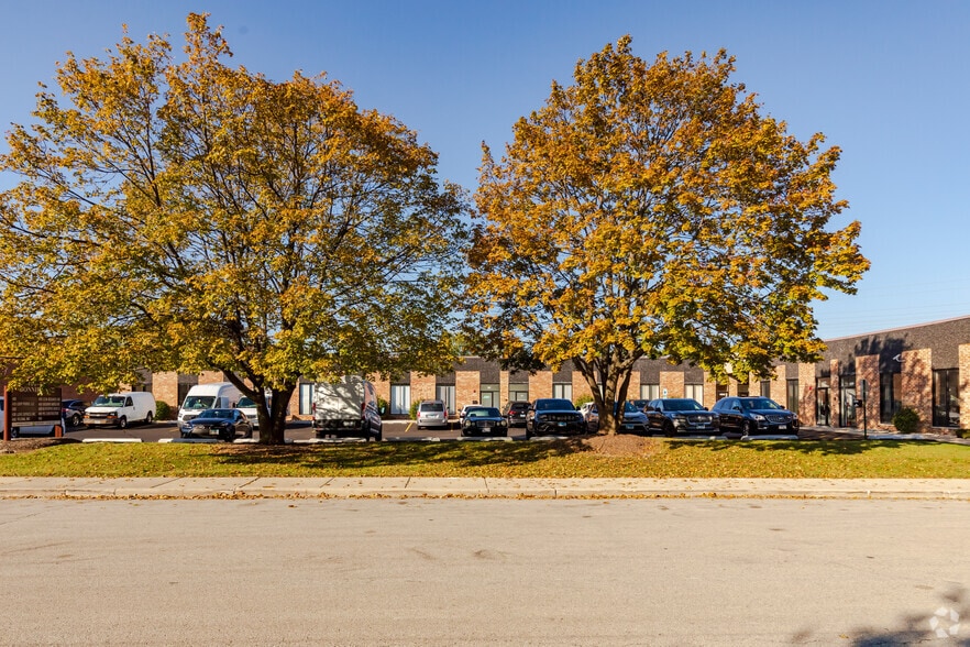 More Photos Of 400-490 Bonnie Ln, Elk Grove Village Warehouse For Lease