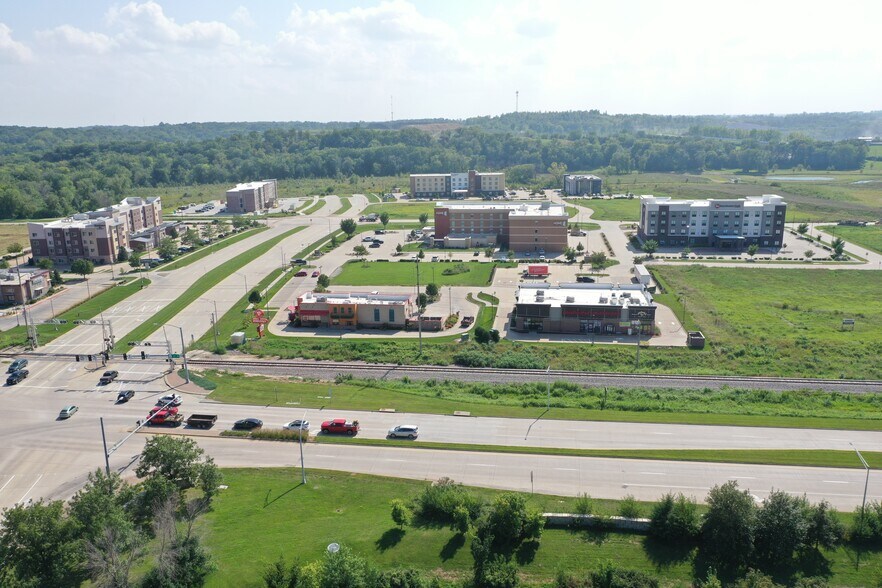 More Photos Of 746 Coral Ridge Ave, Coralville General Retail For Sale