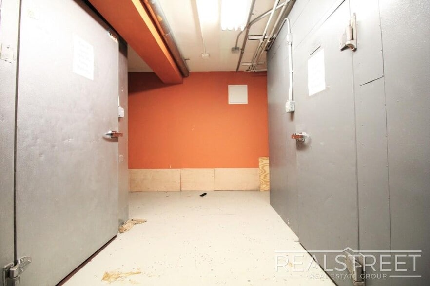 More Photos Of 215 Smith St, Brooklyn Storefront Retail Residential For Lease