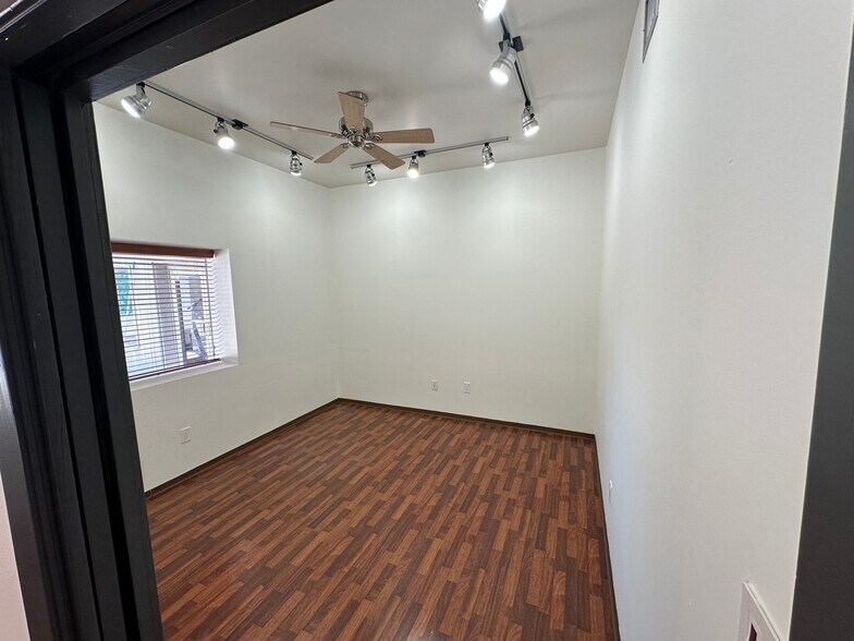 More Photos Of 5712 Val Verde St, Houston Loft Creative Space For Sale
