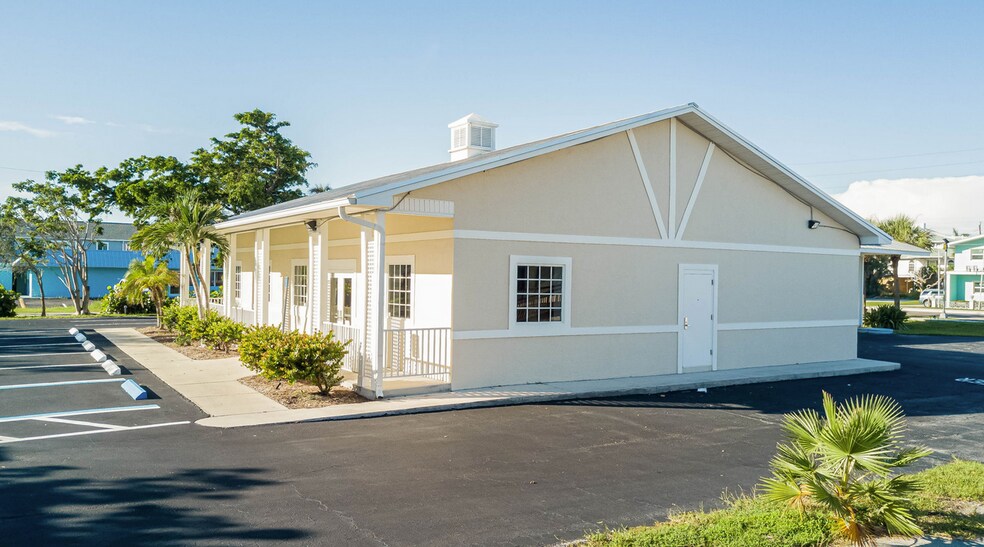 More Photos Of 6061 Estero Blvd, Fort Myers Bank For Sale