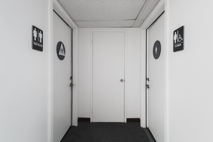 More Photos Of 1021 E Walnut St, Pasadena Medical For Lease