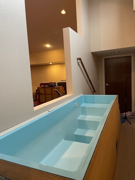 More Photos Of 901 N Prospect Ave, Springfield Freestanding For Sale