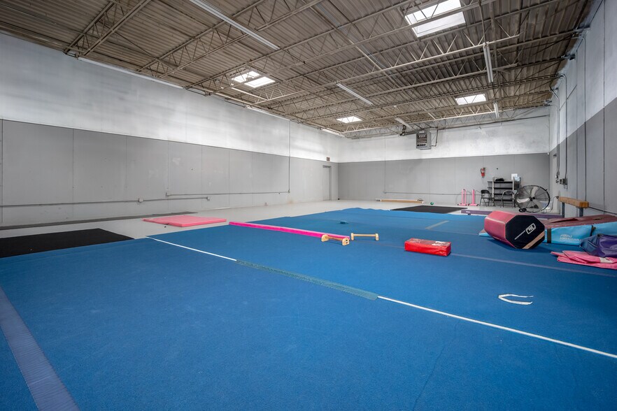 More Photos Of 3152 Broce Dr, Norman Light Manufacturing For Lease