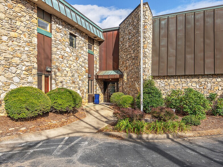 More Photos Of 7 Orchard St, Asheville Bank For Lease