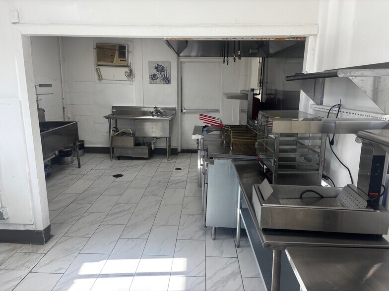 More Photos Of 5114 N Peoria Ave, Tulsa General Retail For Lease