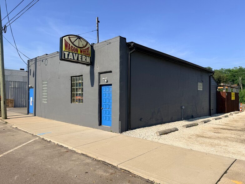 More Photos Of 46 S Leavitt Rd, Leavittsburg Bar For Sale