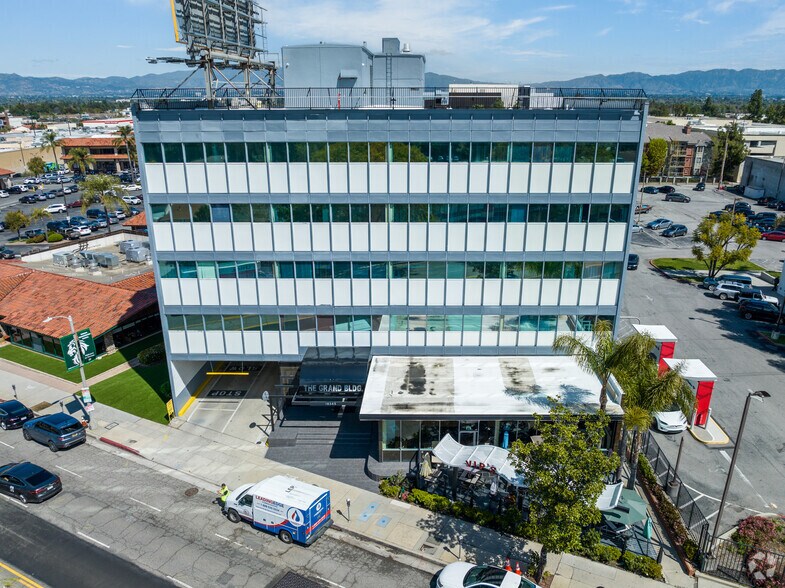 More Photos Of 18345 Ventura Blvd, Tarzana Office For Lease