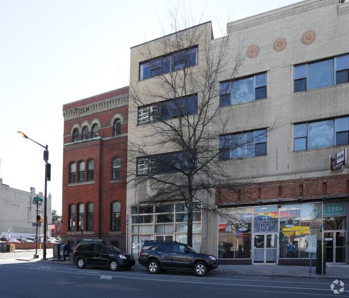 Primary Photo Of 2202 Walnut St, Philadelphia Storefront For Sale