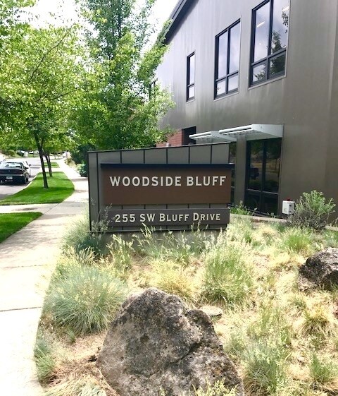 More Photos Of 255 SW Bluff Dr, Bend Medical For Sale
