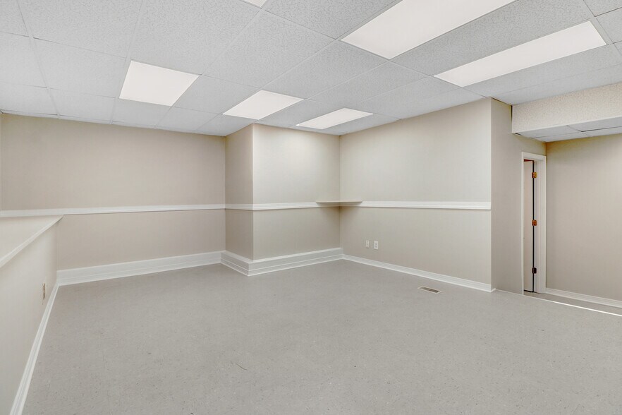 More Photos Of 5832 Lease Ln, Raleigh Manufacturing For Lease