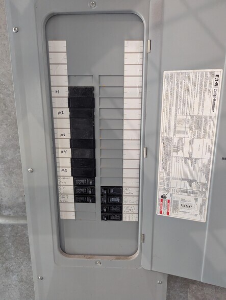 More Photos Of 585 NW Mercantile Pl, Port Saint Lucie Light Manufacturing For Sale