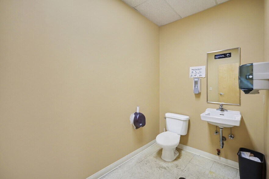 More Photos Of 10810 Withers Cove Park Dr, Charlotte Warehouse For Lease