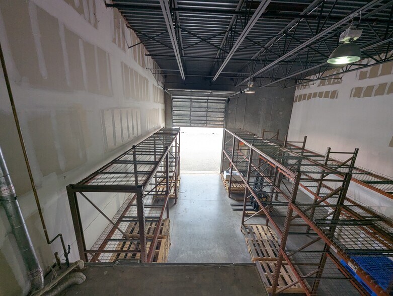 More Photos Of 585 NW Mercantile Pl, Port Saint Lucie Light Manufacturing For Sale