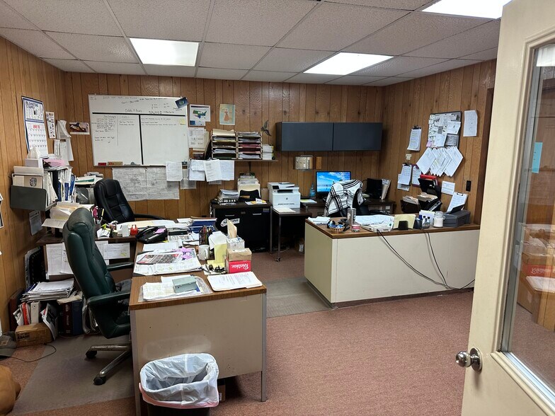 More Photos Of 546 W 5th St, Clare Flex For Sale