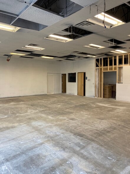 More Photos Of 1779 N Zaragosa Rd, El Paso Storefront For Sale