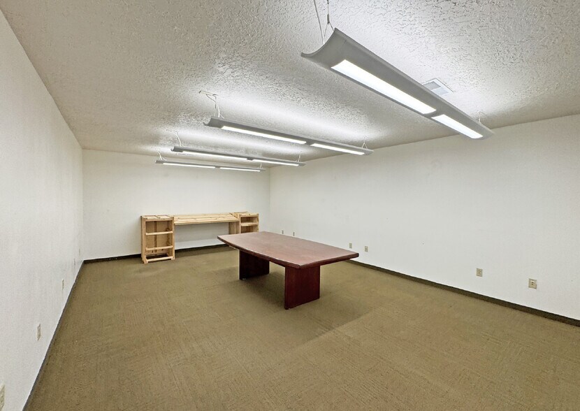 More Photos Of 9808 Acoma Rd SE, Albuquerque Warehouse For Lease