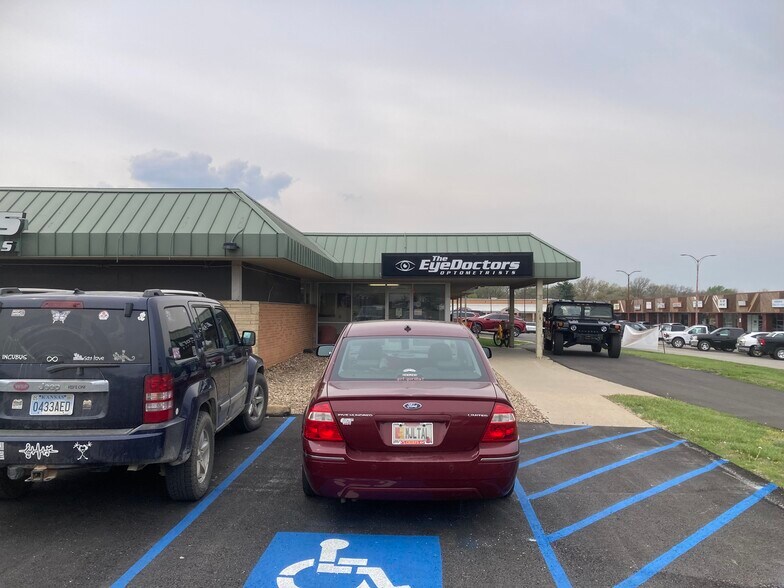 More Photos Of 935 S Iowa St, Lawrence Office For Lease